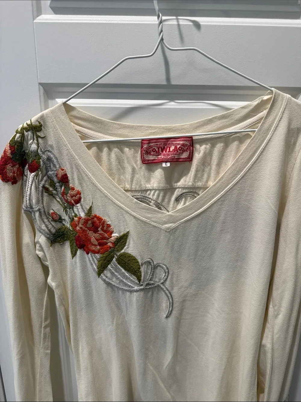 Vintage OWLA Cream V-Neck Long Sleeve Top with Red Floral Embroidery
